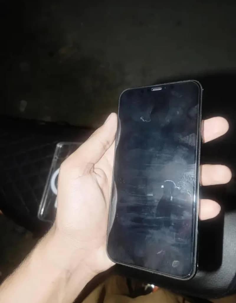 Apple iPhone 11 Pro Max 2