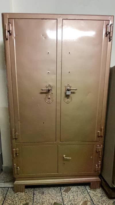 Heavy Iron/Steel Almirah – Double Door – Strong & Durable