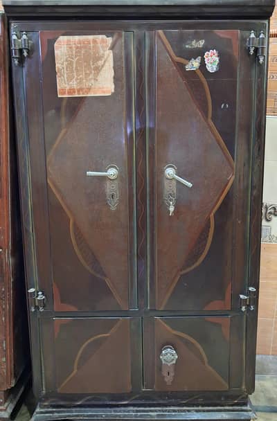 2 Door luhay ki safe almar zaberdesti condition 10 by 10 new