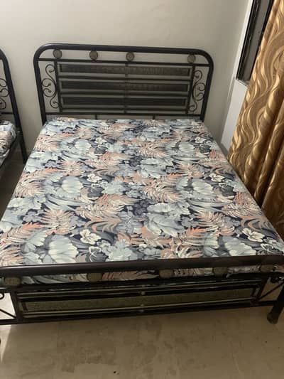 Iron 2 queen size bed