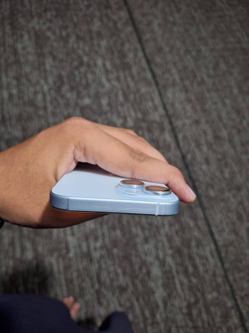 Apple iPhone 15 4