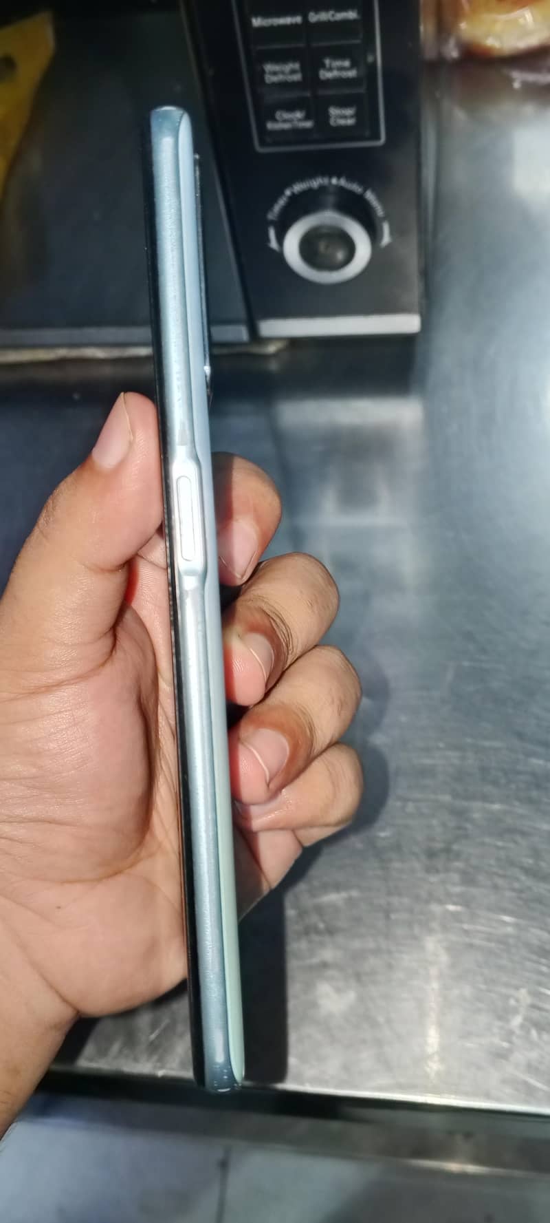 OPPO A76 1