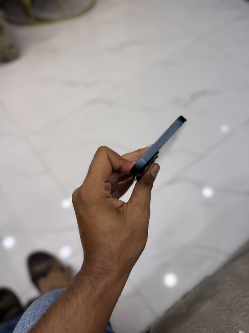 Apple iPhone 13 1