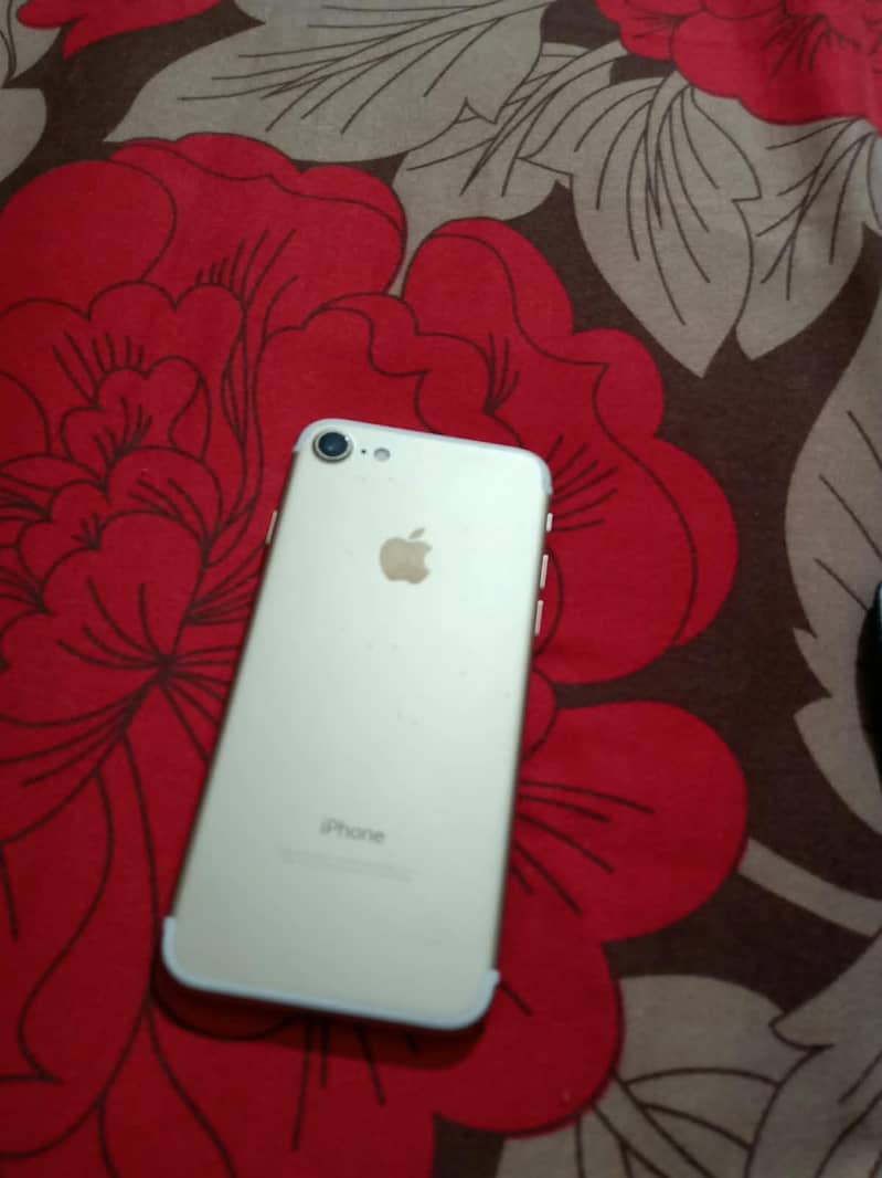 Apple iPhone 7 0