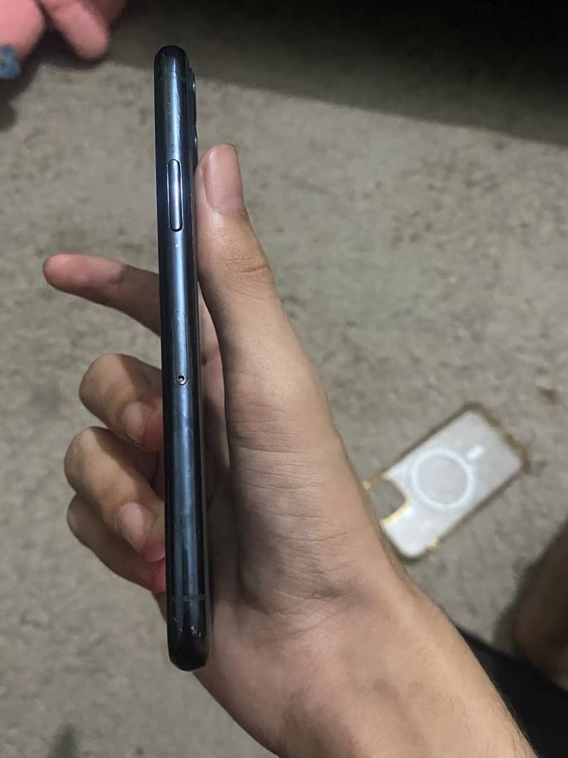 Apple iPhone 11 Pro 4