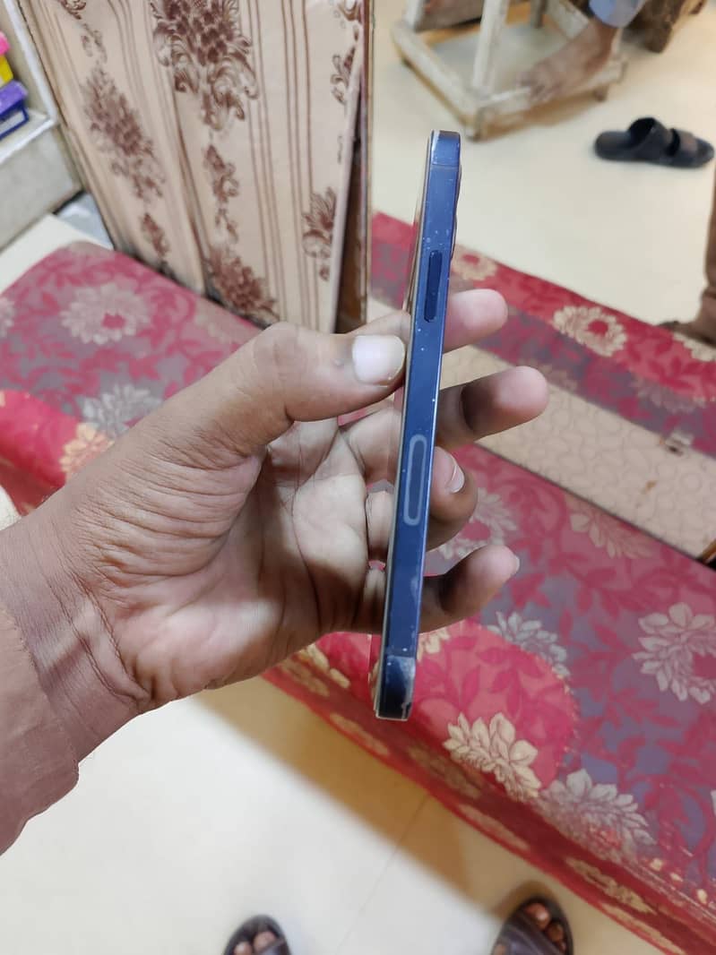 Apple iPhone 12 2