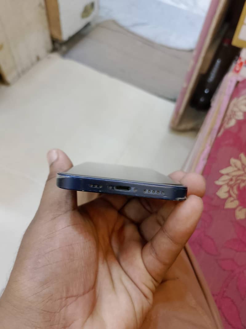 Apple iPhone 12 3