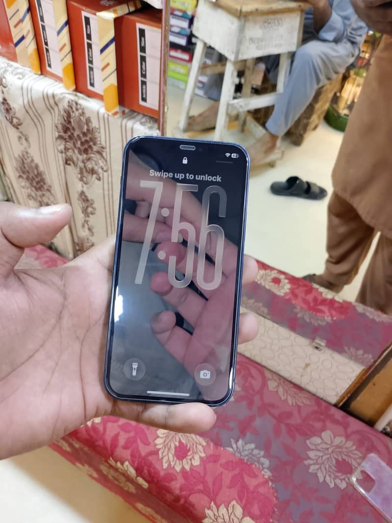 Apple iPhone 12 6