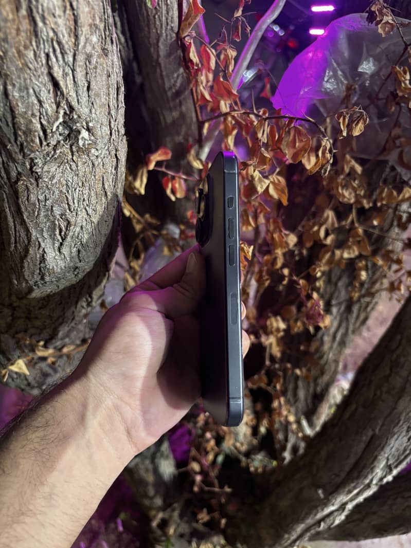 Apple iPhone 15 Pro 4