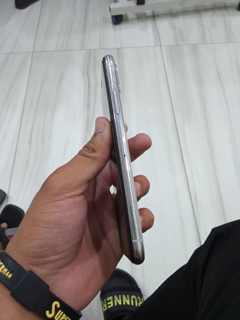 Iphone X 4
