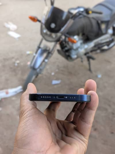 Apple iPhone 12