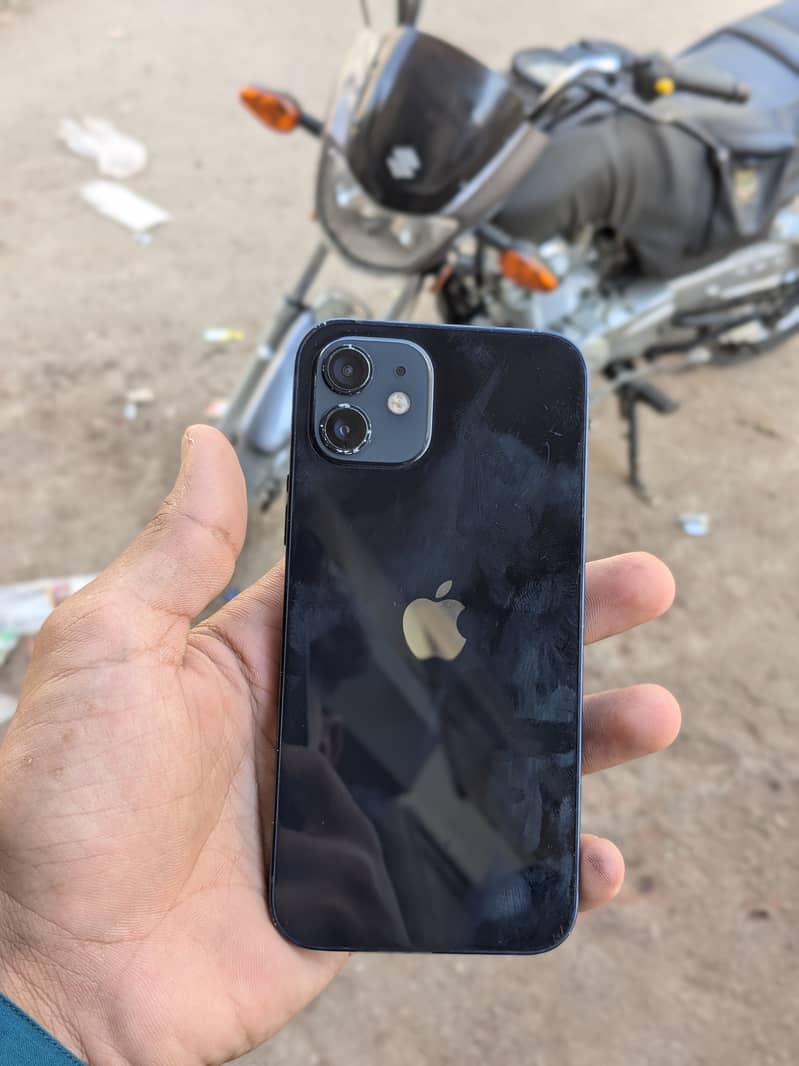 Apple iPhone 12 4