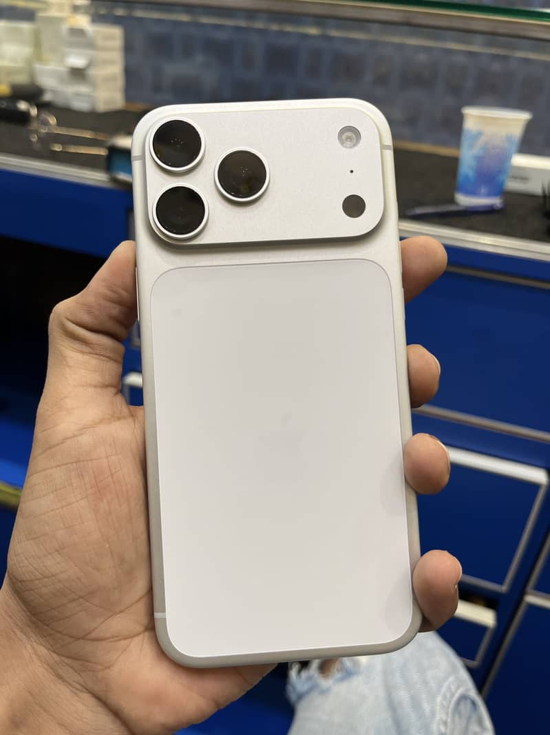 Apple iPhone 17 pro max 3