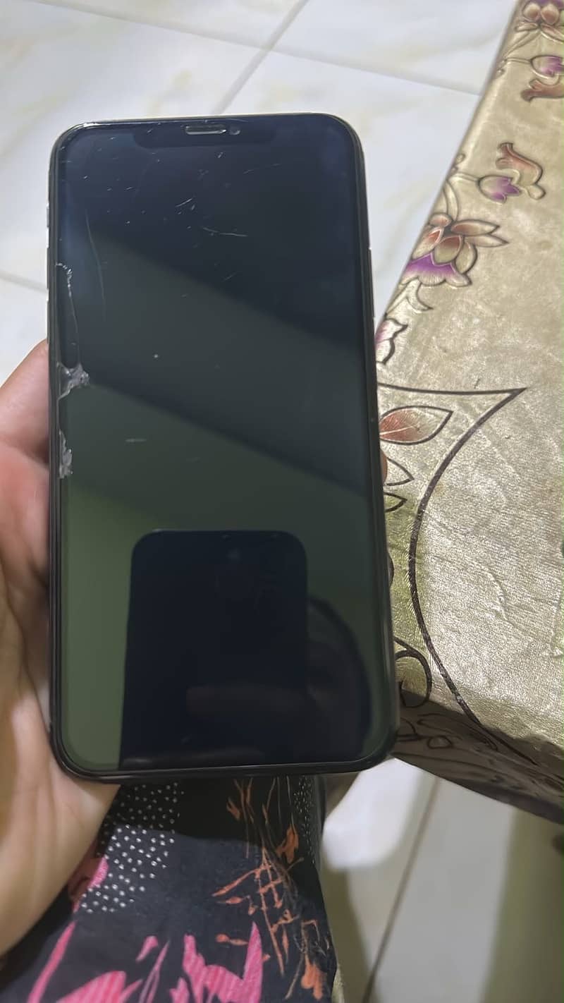 Apple iPhone 11 Pro Max 2