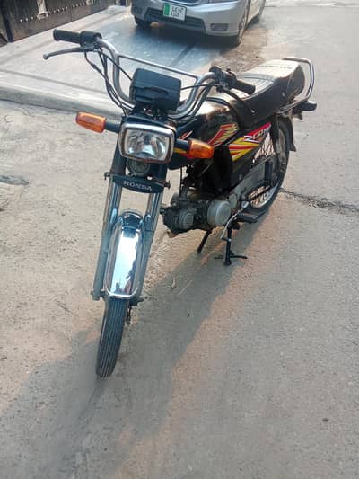 condition 10 by 10 CD 70 available for sale contact number 03329457585