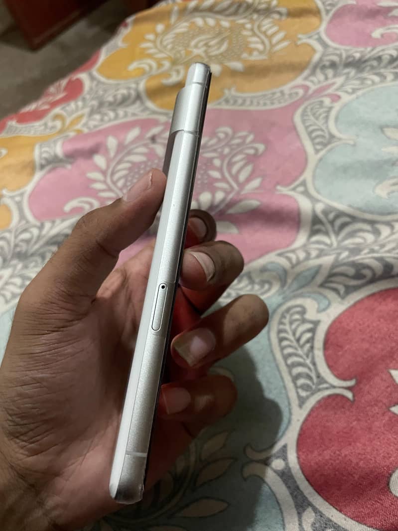 Google Pixel 7 4