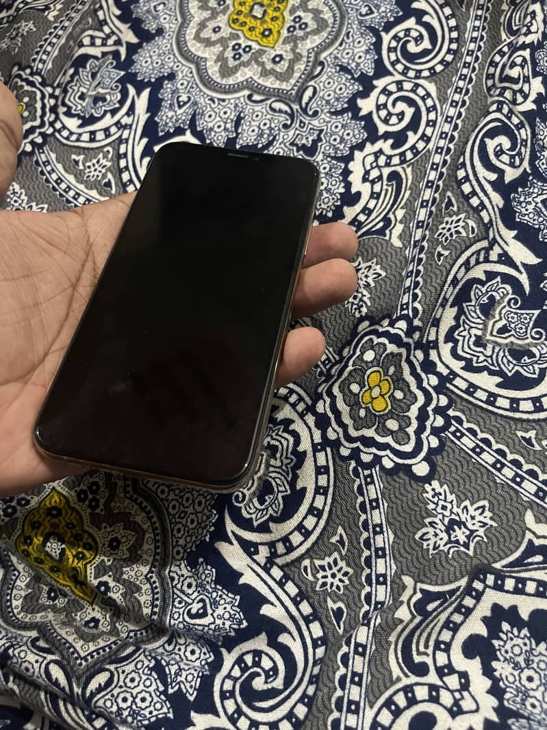 Apple iPhone XS 1