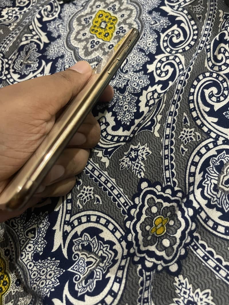 Apple iPhone XS 5