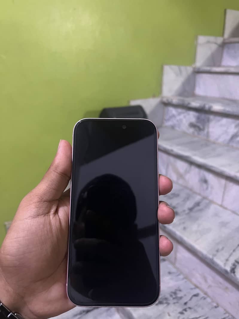 Apple iPhone 15 6