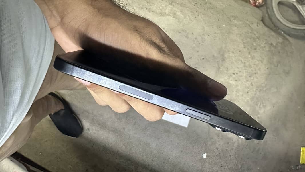 Apple iPhone 15 Pro Max 2