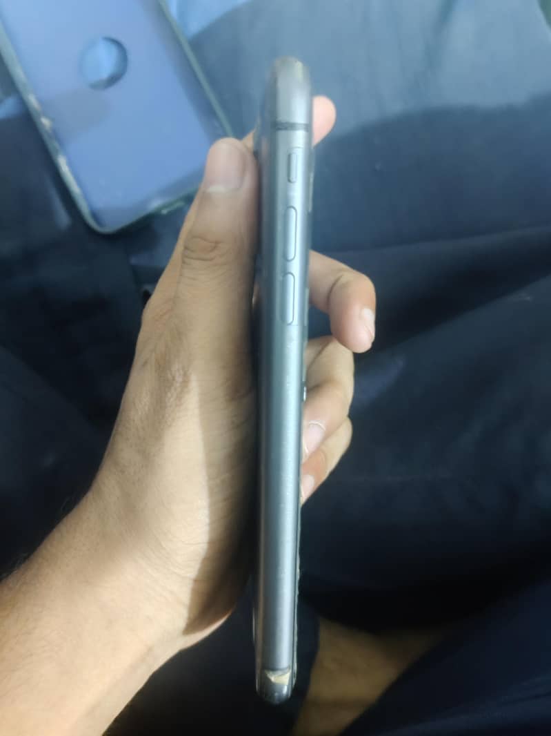 Apple iPhone 11 0