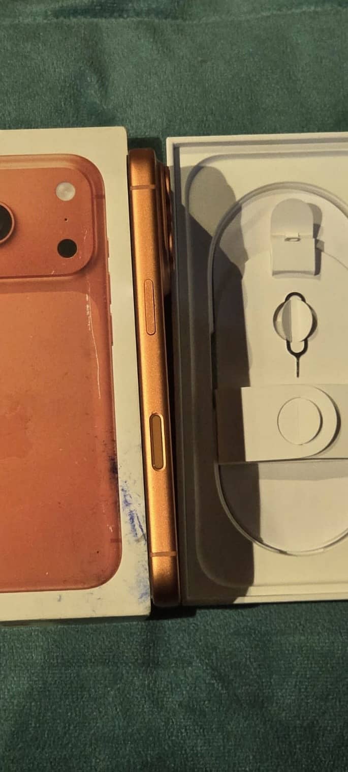 Apple iPhone 17 Pro 512 GB in apple warranty 3
