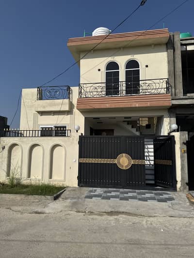 Luxury Owner Built House for Sale | Premium Block | Near Arcade Mall & Main Market | Fully Developed Area with All Facilities | Investor Price | Urgent Sale