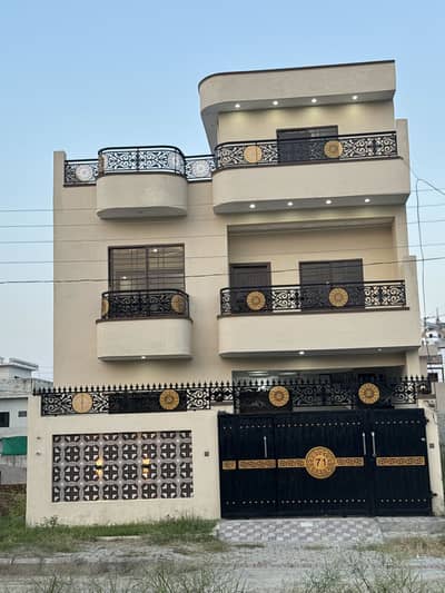 Luxury Owner Built Double Story House for Sale | Premium Block | Near Arcade Mall & Main Market | Fully Developed Area with All Facilities | Investor Price | Urgent Sale