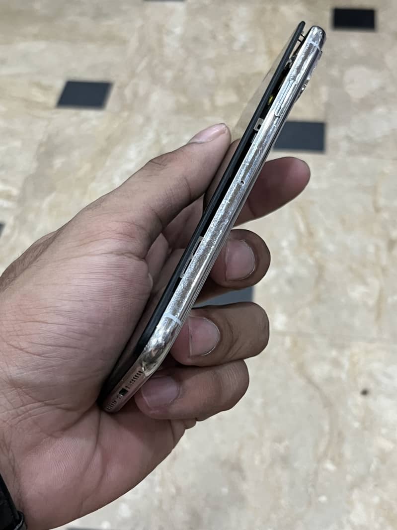 Apple iPhone X 4