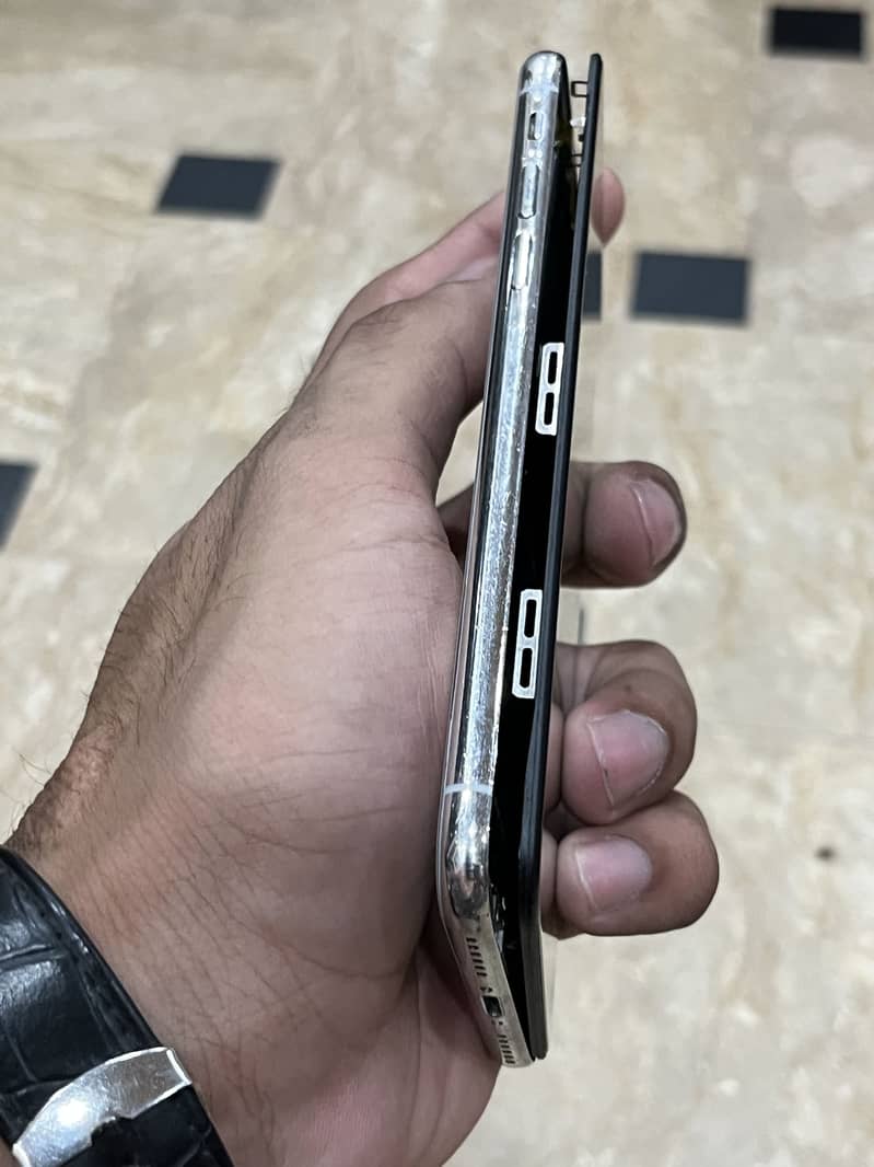 Apple iPhone X 5