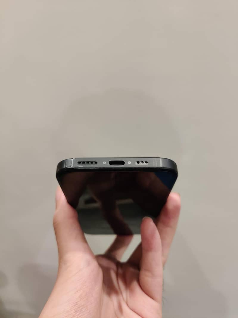 Apple iPhone 15 4