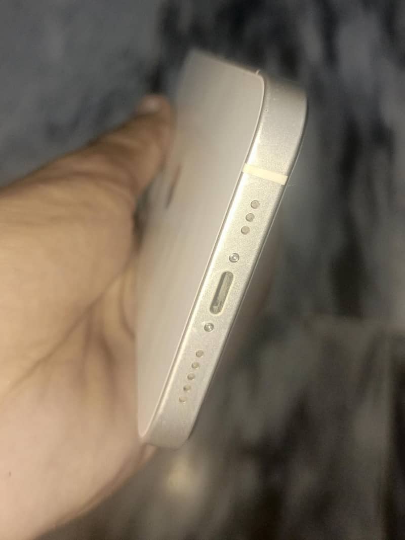 Apple iPhone 12 4