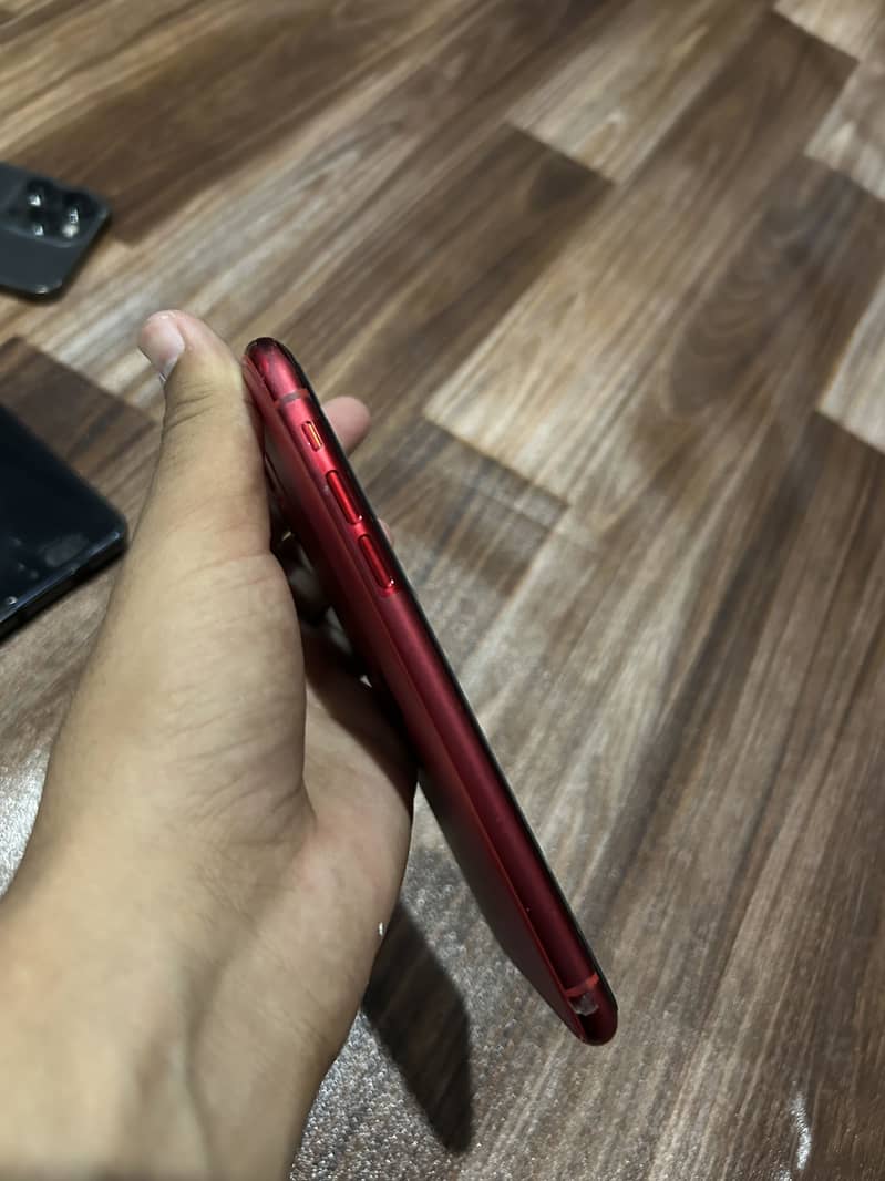Apple iPhone 11 4