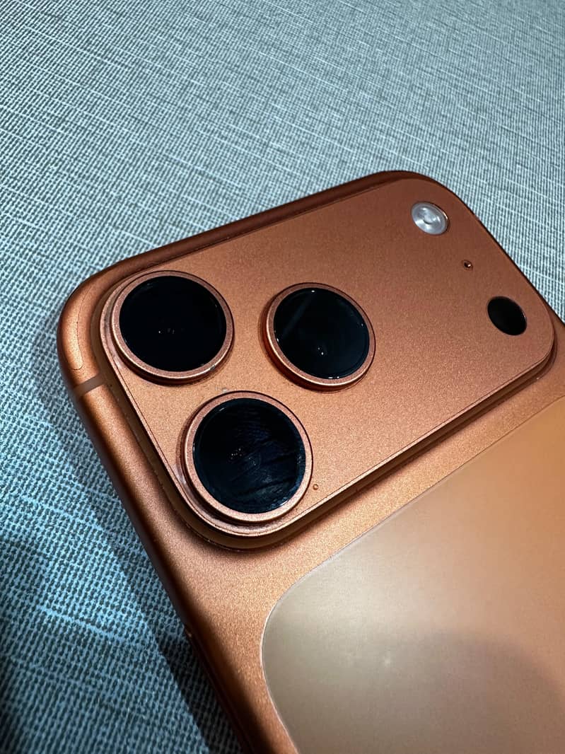 Apple iPhone 17 Pro Max 1