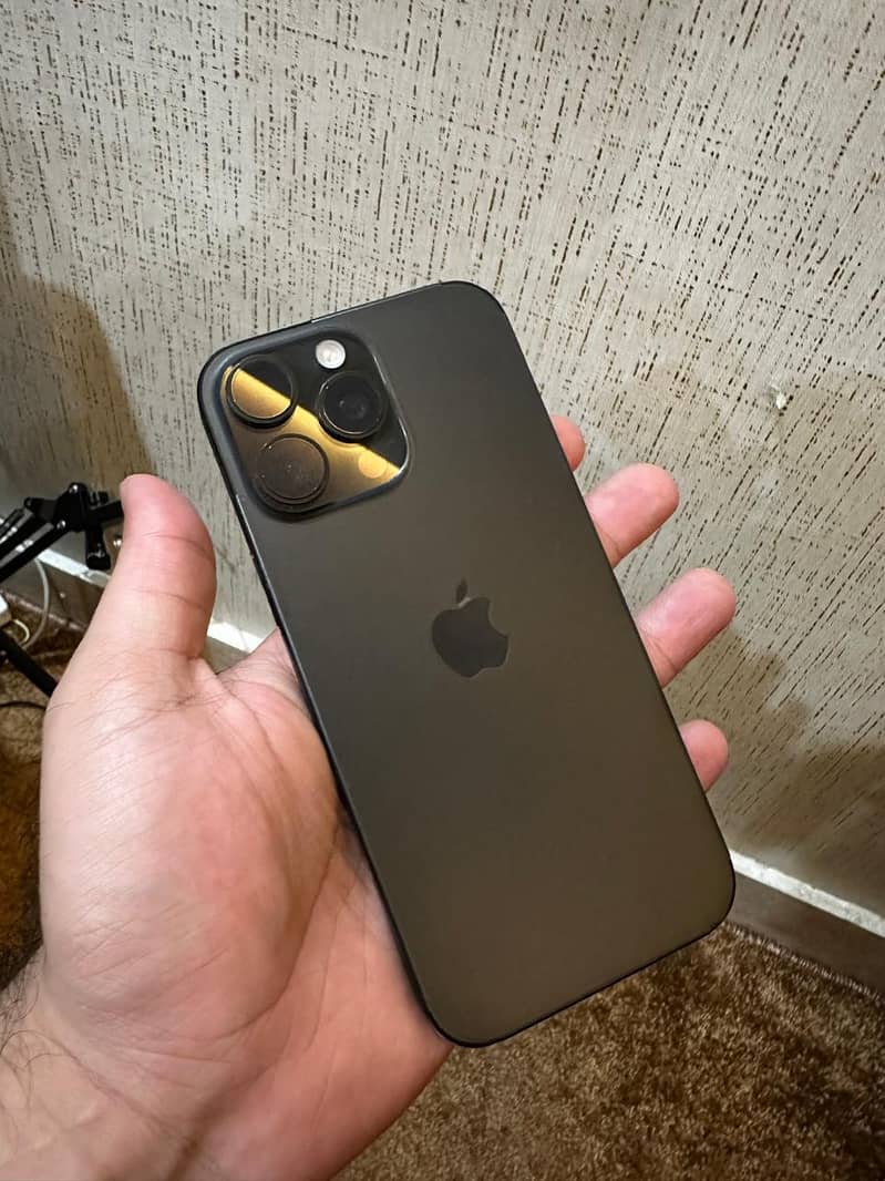 Apple iPhone 16 Pro Max 2
