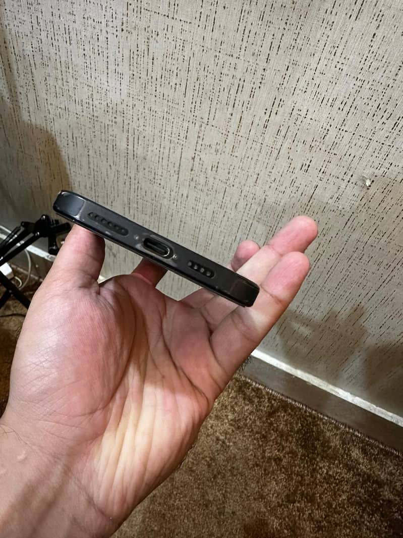 Apple iPhone 16 Pro Max 7