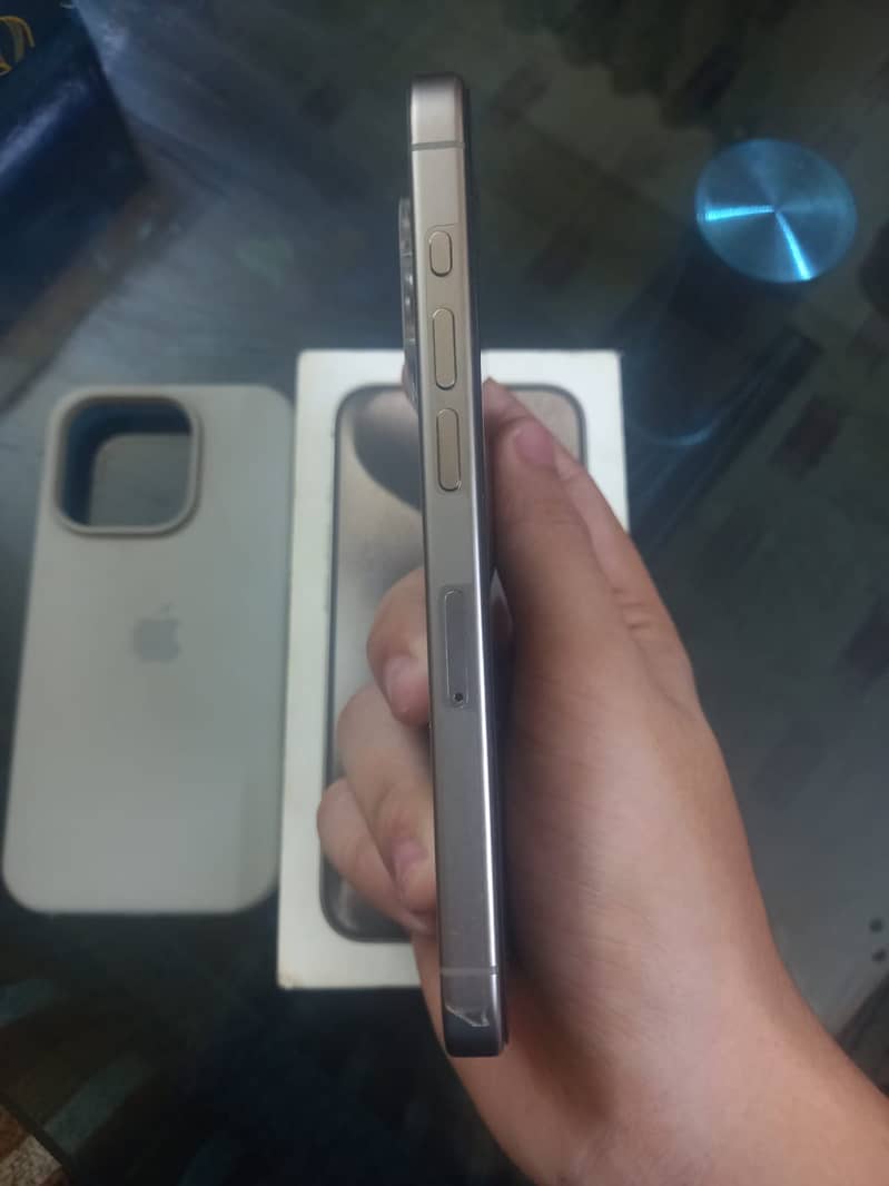 Apple iPhone 15 Pro 4