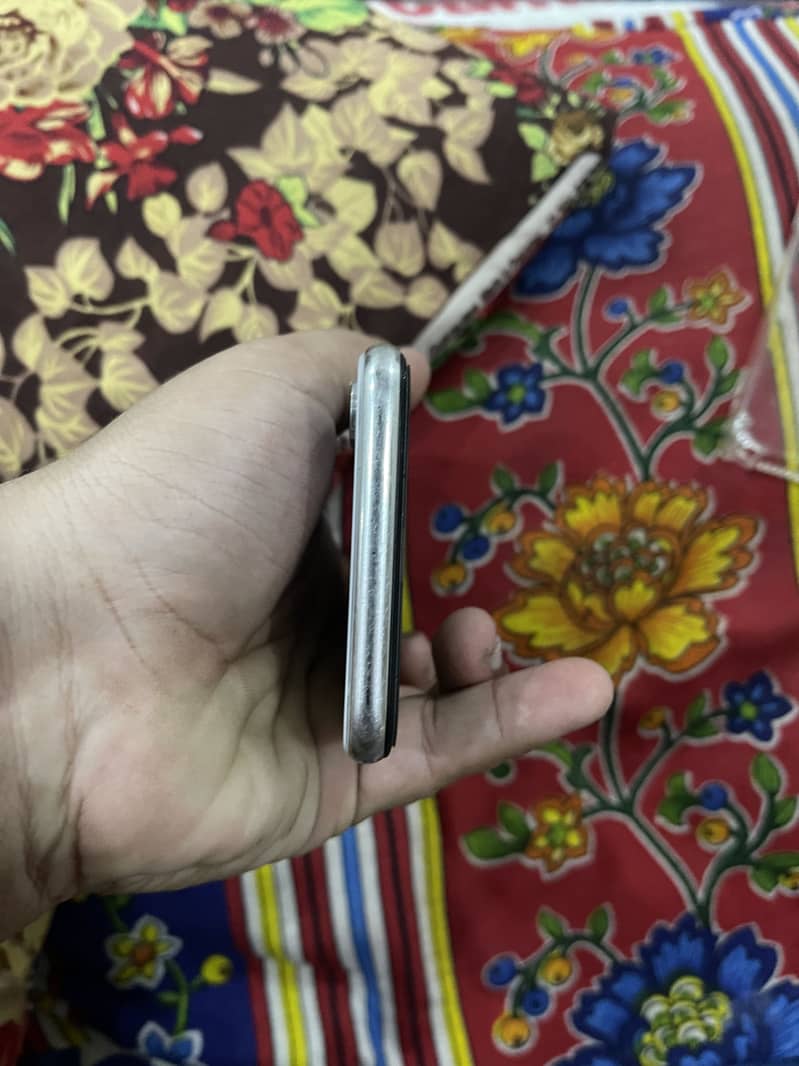 Apple iPhone X 4