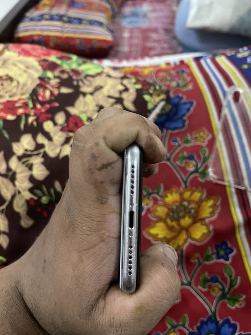 Apple iPhone X 5