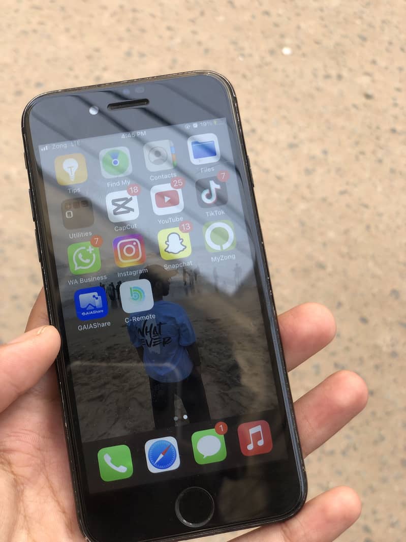 Apple iPhone 7 13
