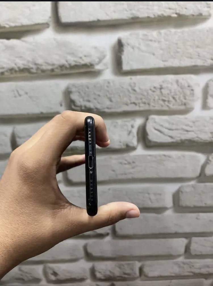 Apple iPhone 7 4