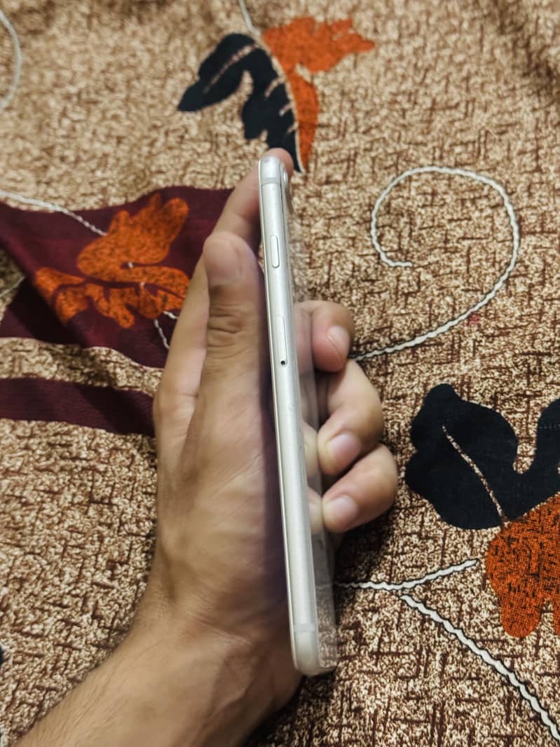 Apple iPhone 8 Plus 5