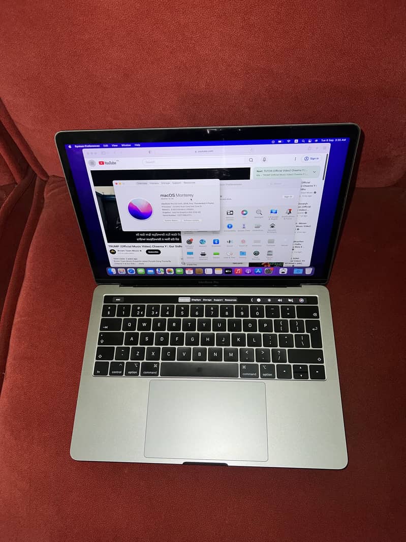 Apple macbook pro 2016 touchbar 1