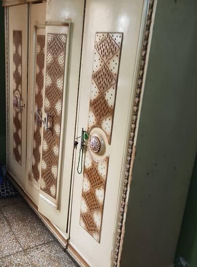 almari | cupboard | wardrobe | 4 door urgent sale in karachi