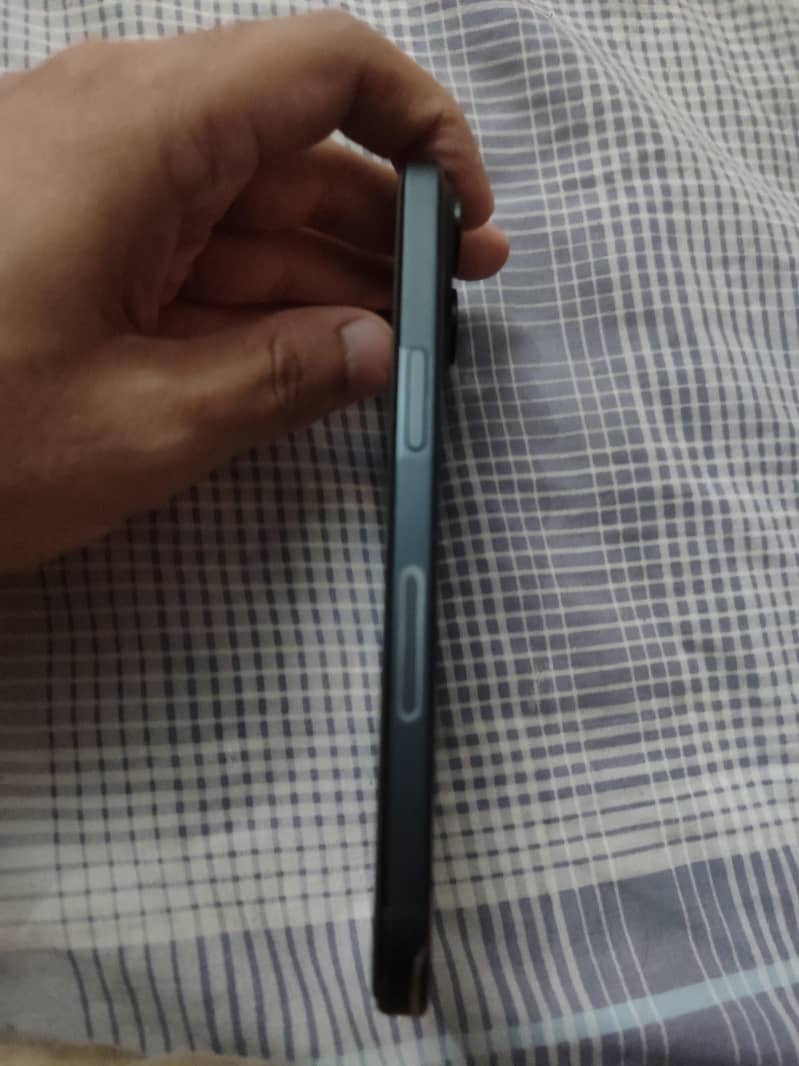 Apple iPhone 15 4