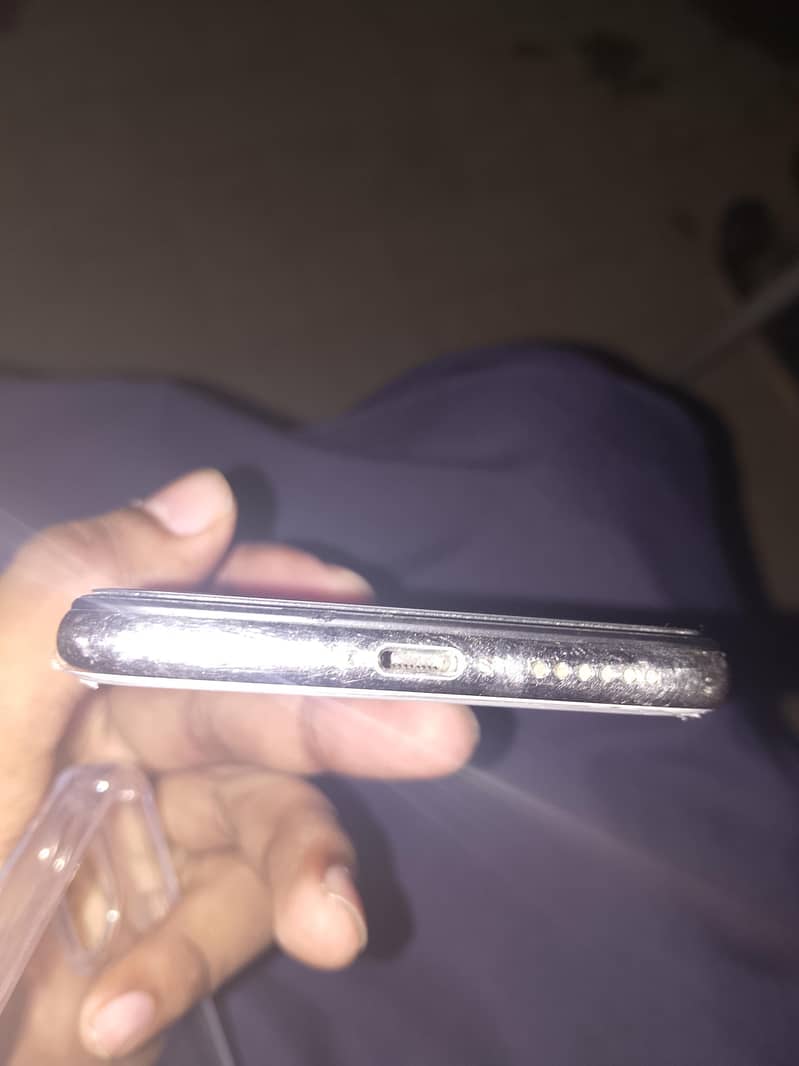 Apple iPhone Xs 2