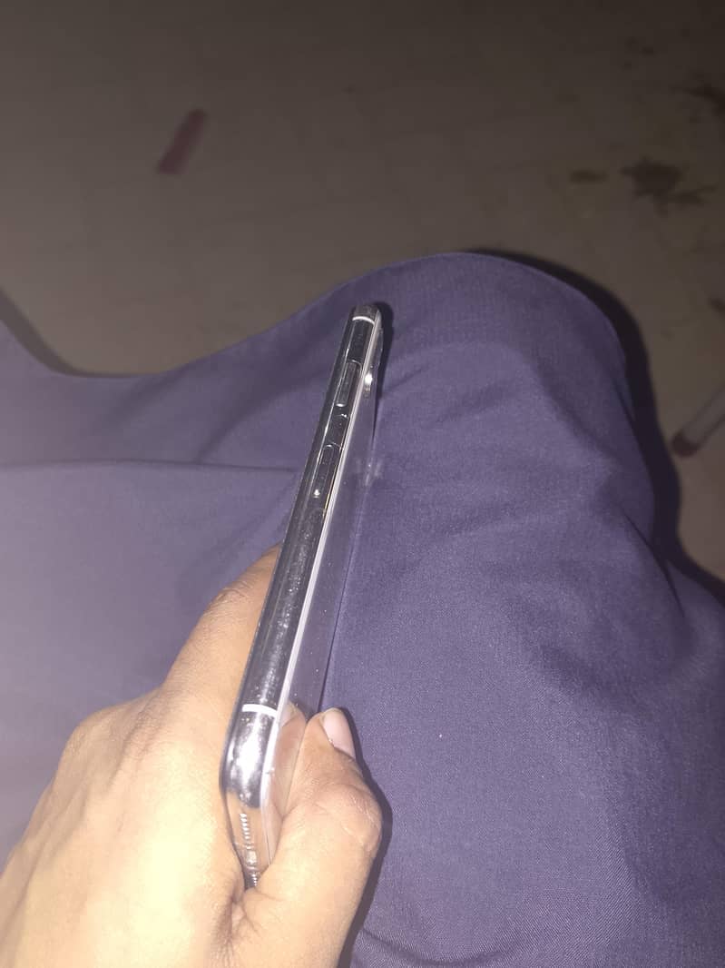Apple iPhone Xs 4