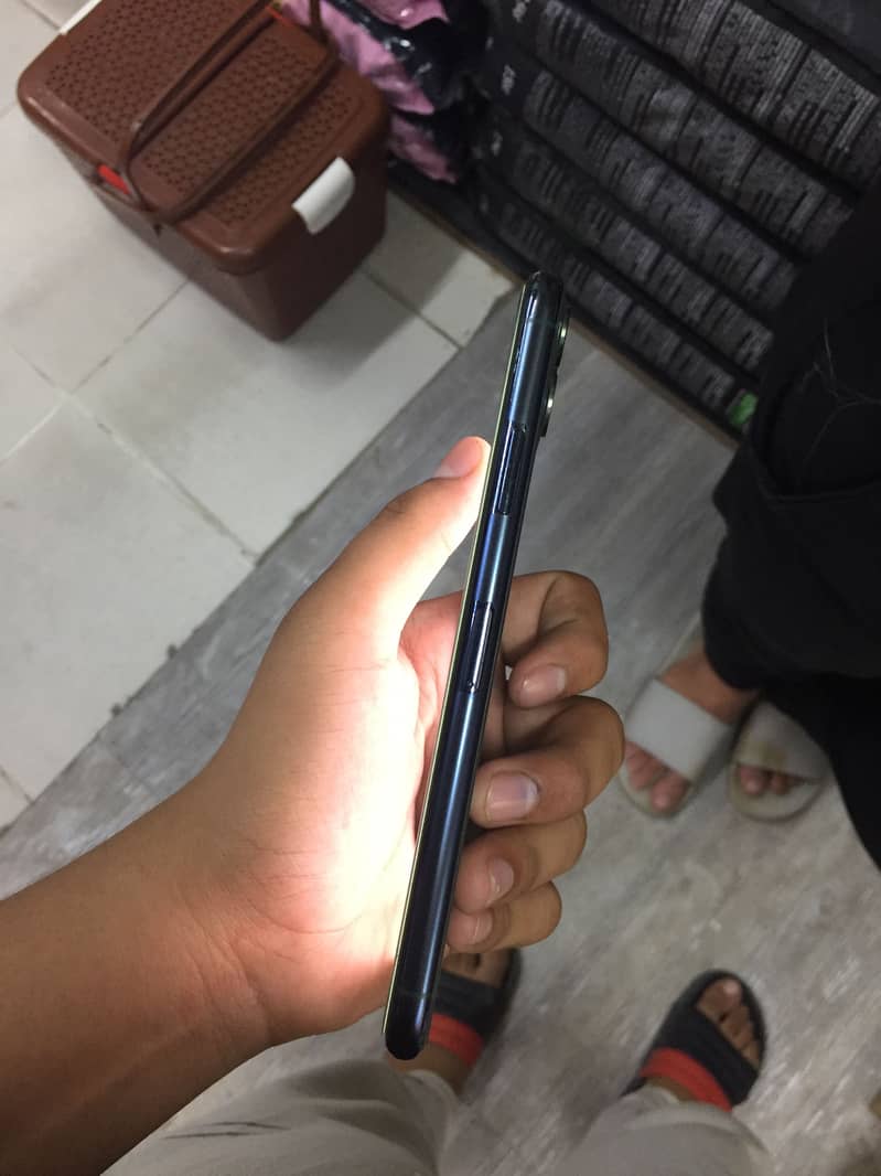 Apple iPhone 11 Pro Max 2