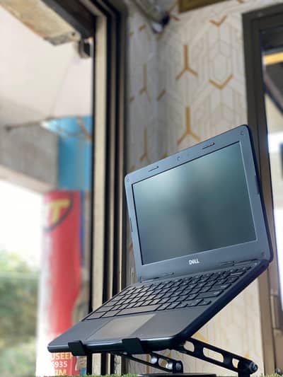 Dell 3100 touch Chromebook 4 GB ram 32 GB SSD 2029+ type c  touch