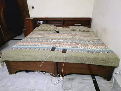2 Single wooden bed set